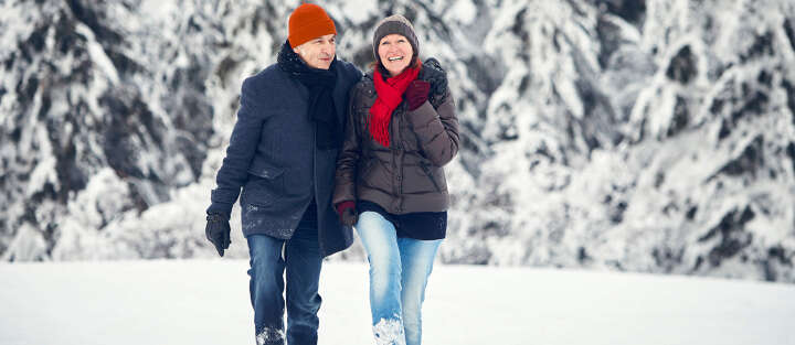 mann frau im schnee 1700x740